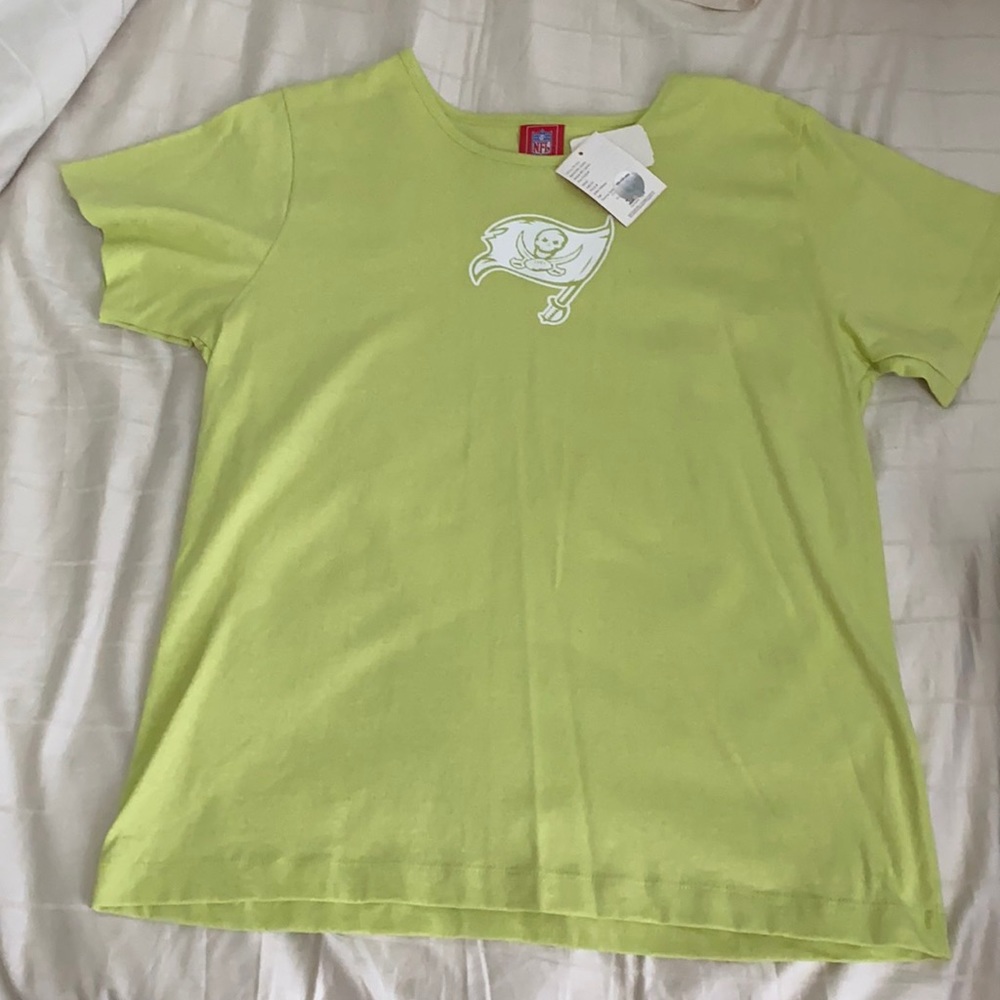 Women’s Tampa Bay Buccaneers T-shirt size xl